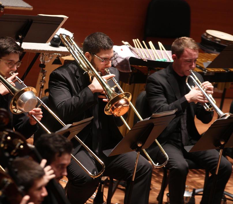 黄铜 section performing in the orchestra